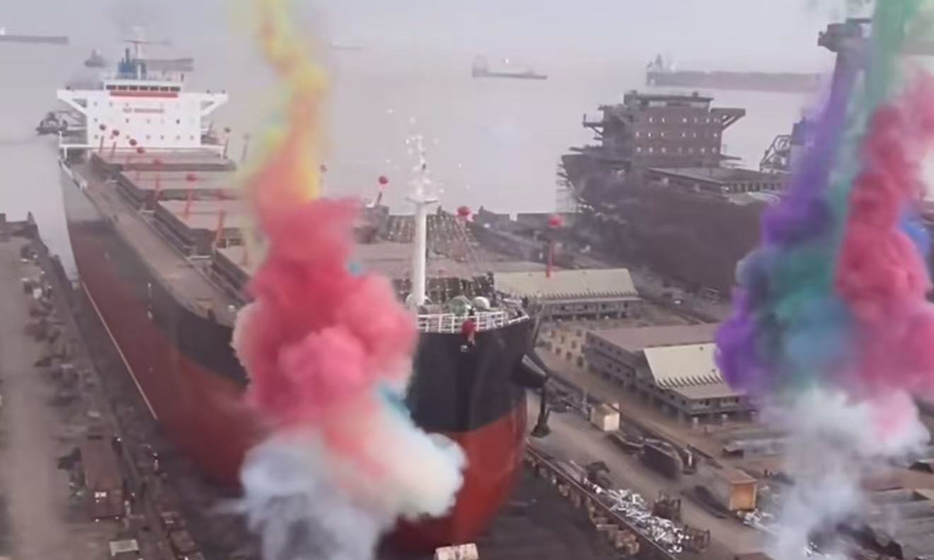 喜迎新航程！江苏海中洲船业为35000载重吨散货船隆重举行吉水仪式