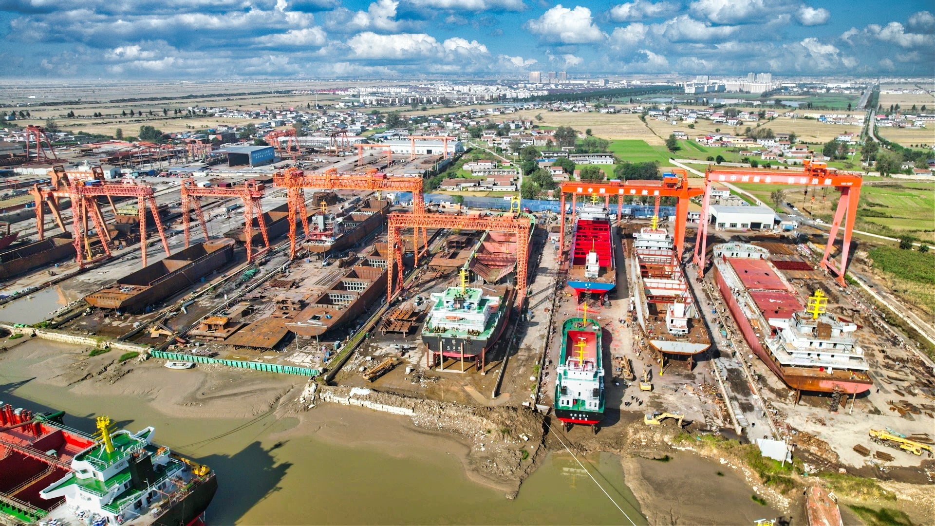 Precautions for container ship construction