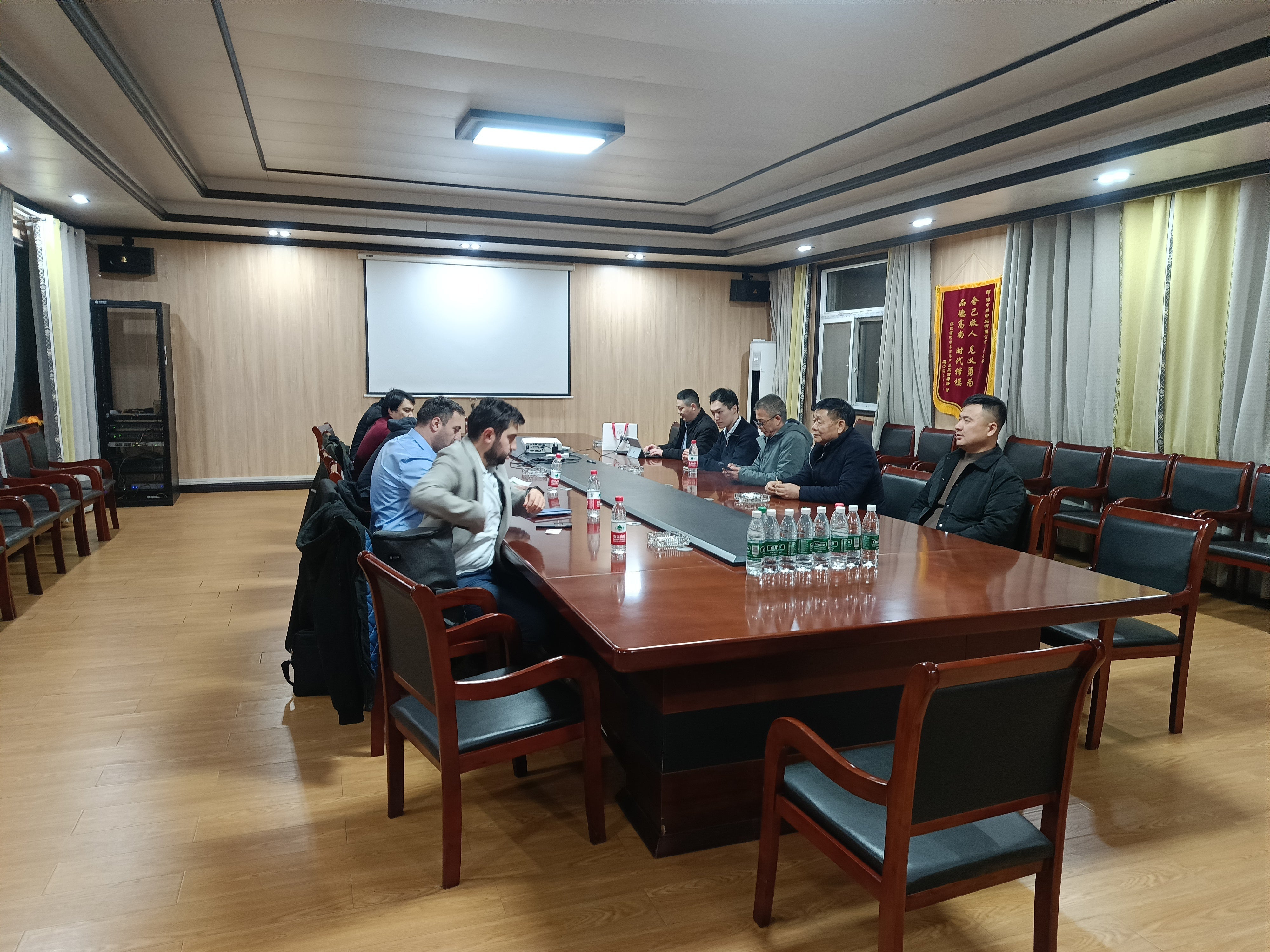 Crossing Thousands of Miles, Joining Hands for Blue Sea Win-Win——Kazakhstan Delegation Visits Jiangsu Haizhongzhou Shipping Industry Co., Ltd.