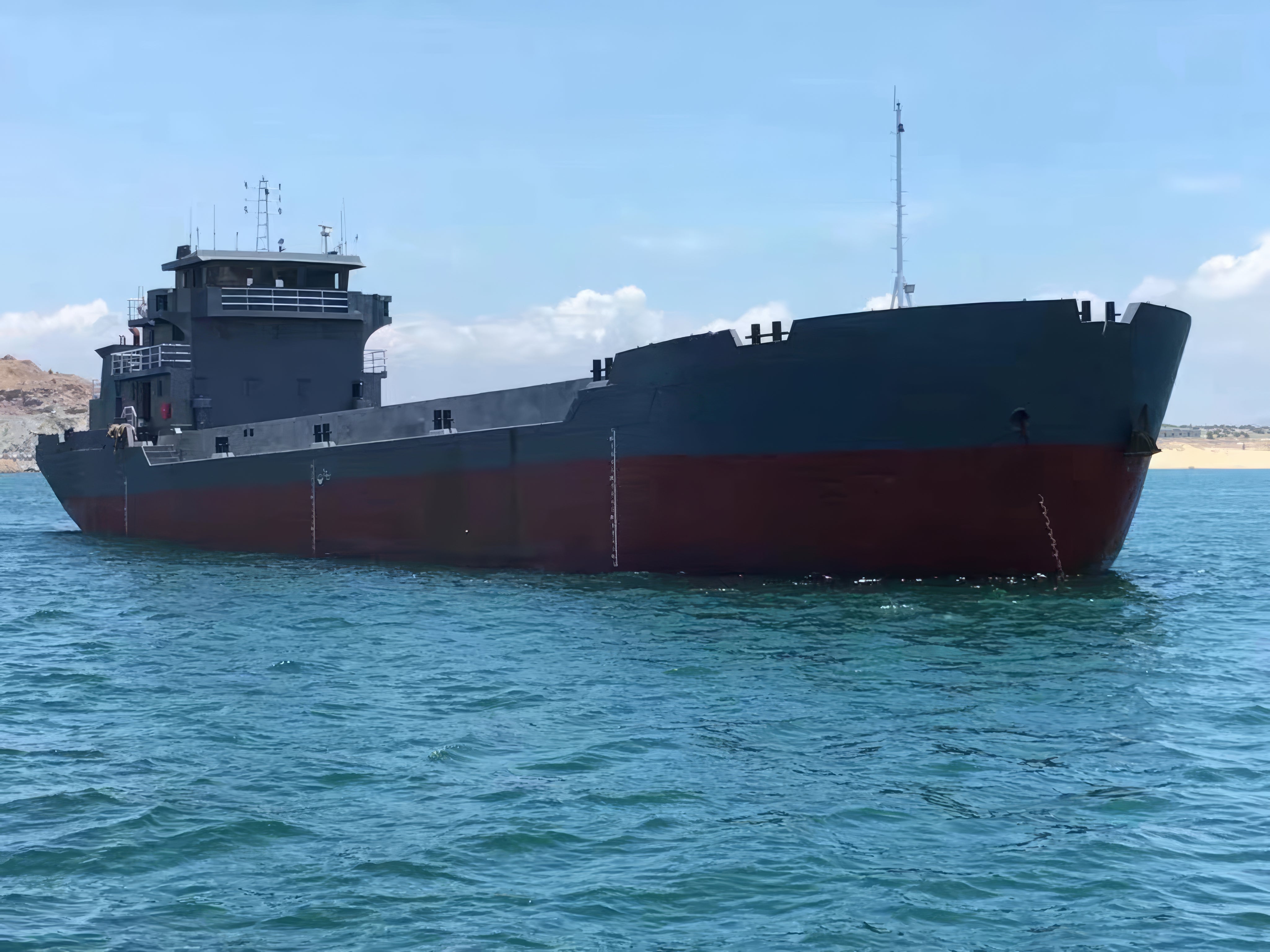 BARGE À TRÉMIE SPLITÉE DE 950 m3