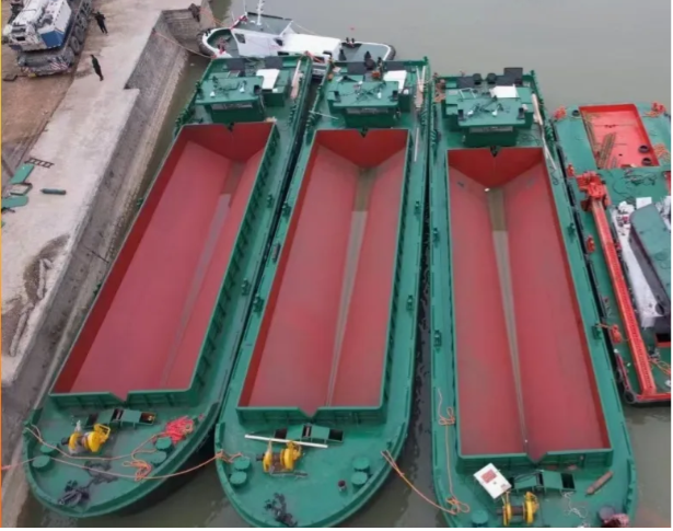 300T Self- Propelled Split Hopper Barge