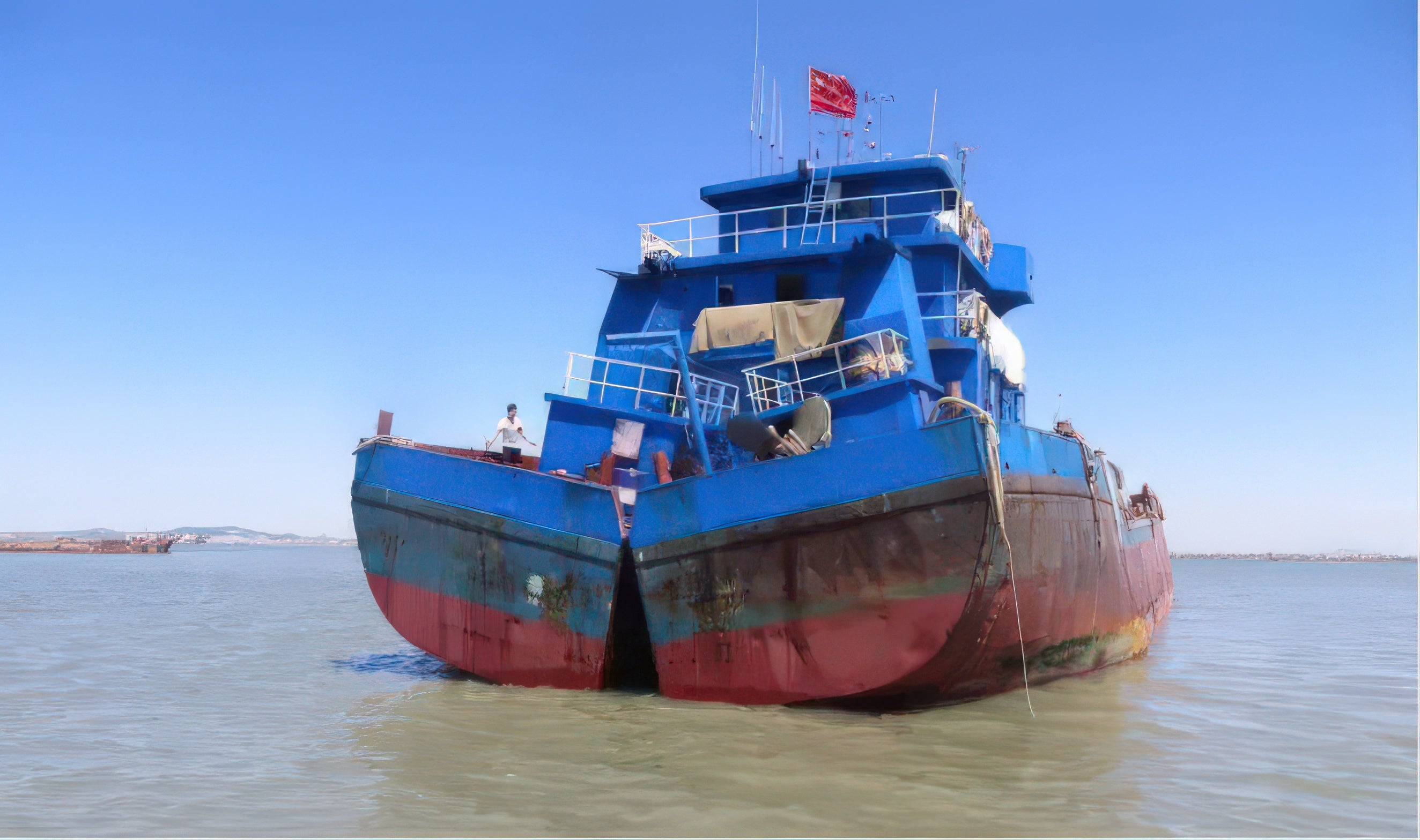 750m³ Split hopper barge