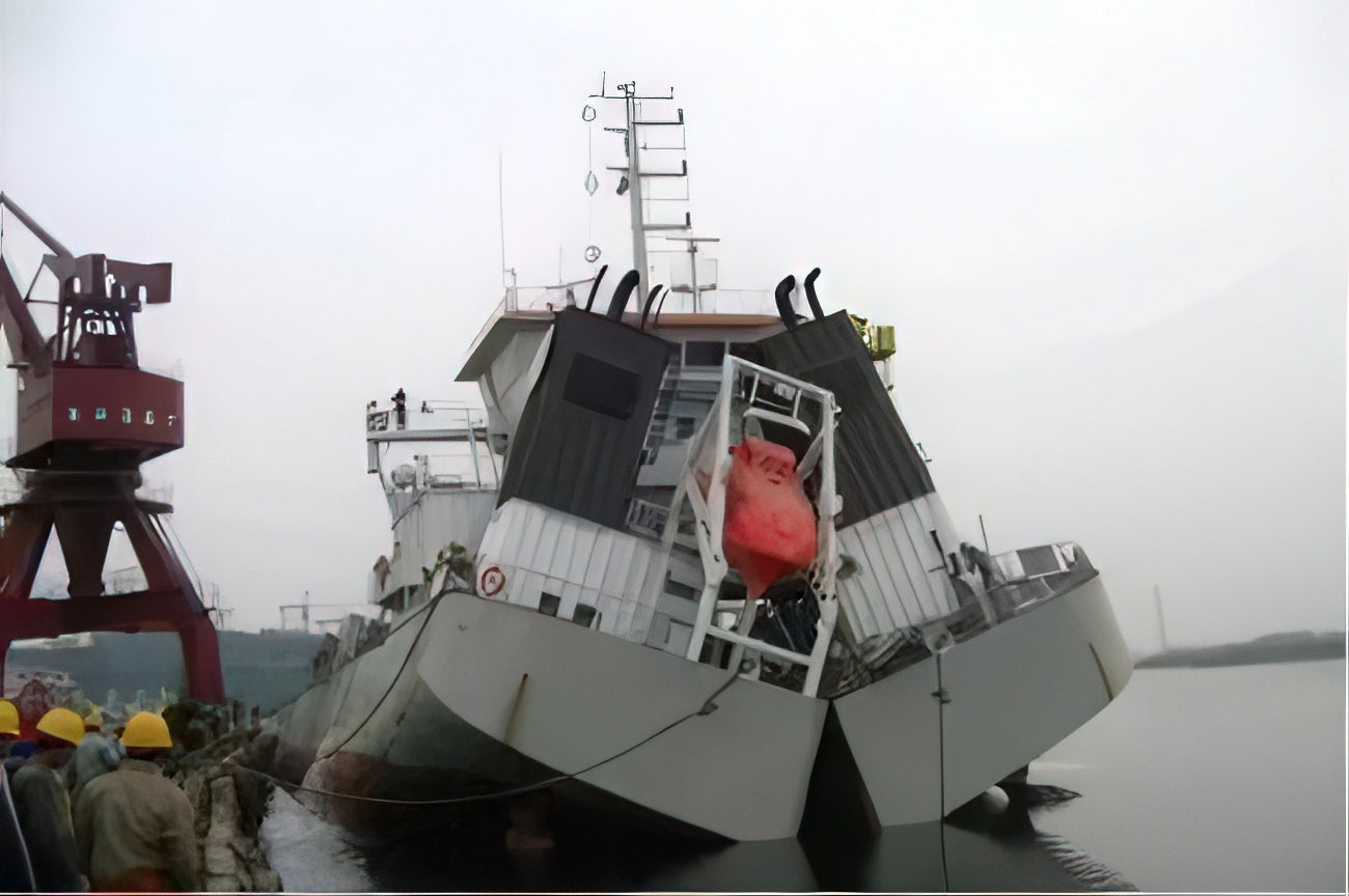 750m³ Split hopper barge