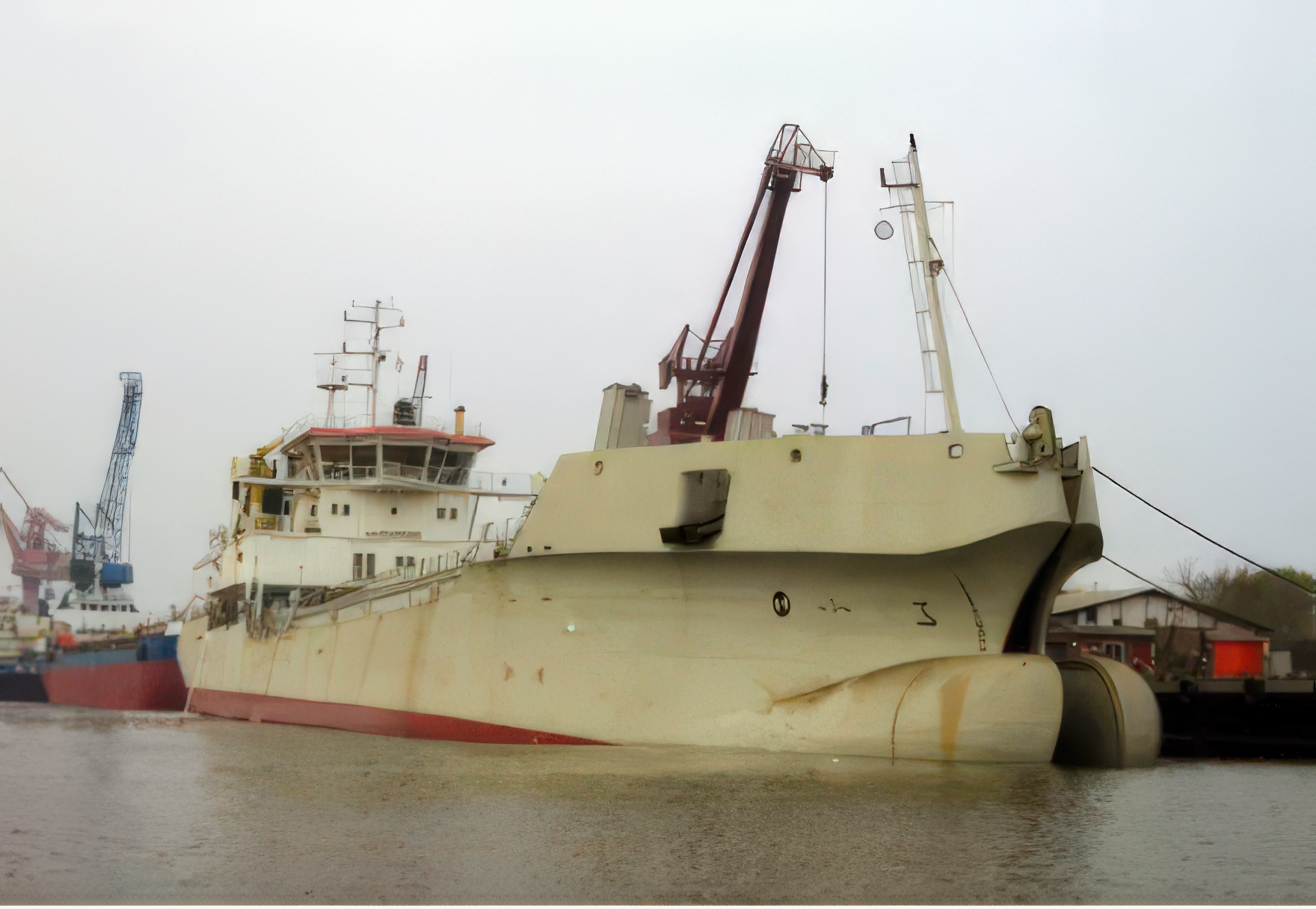 750m³ Split hopper barge