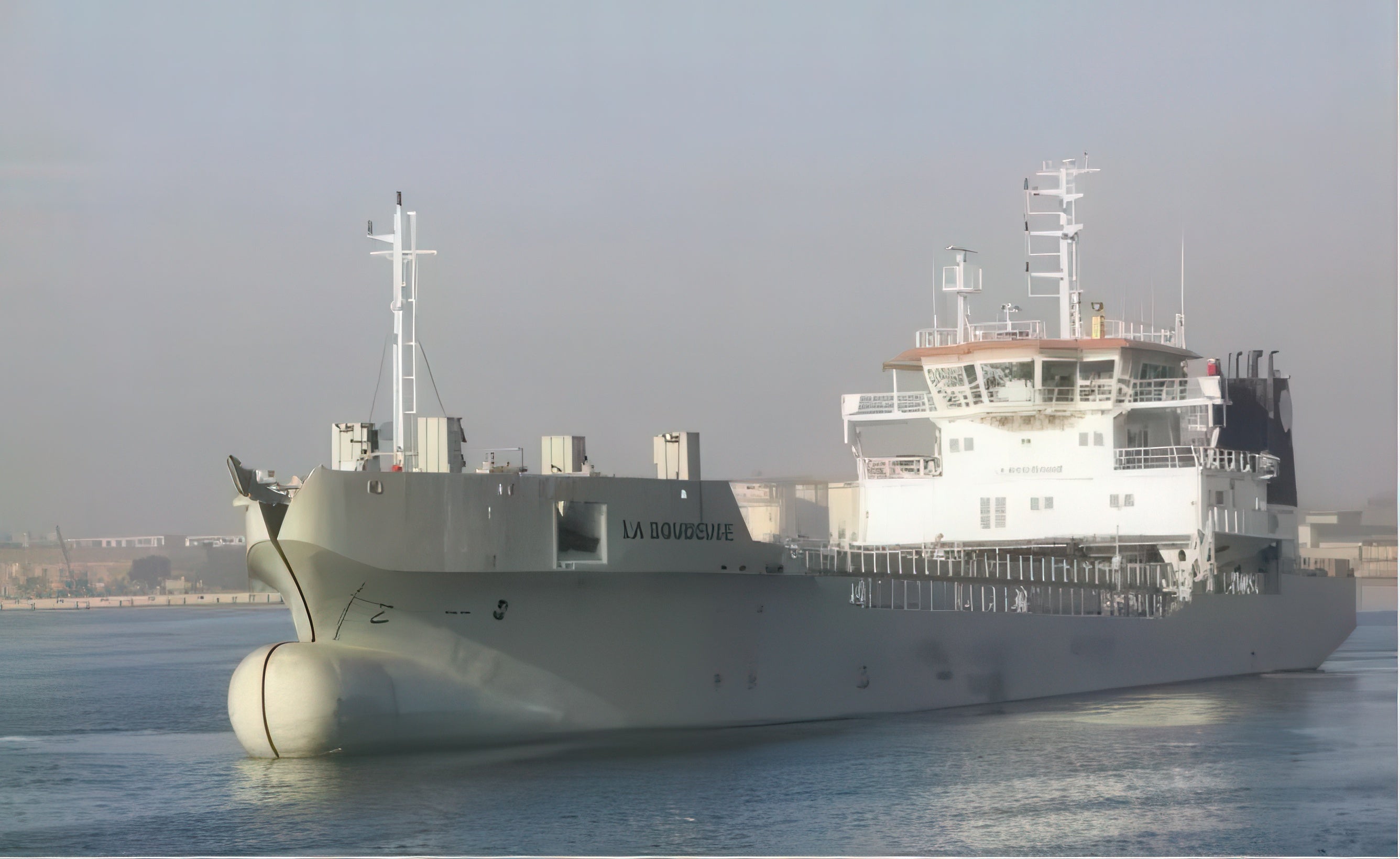 950m³ Split hopper barge