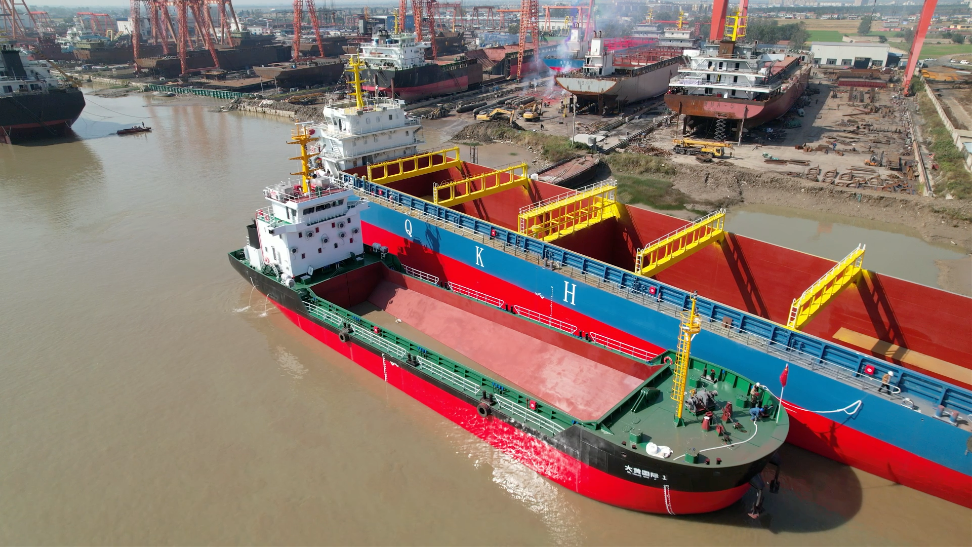 2200m³ Split hopper barge