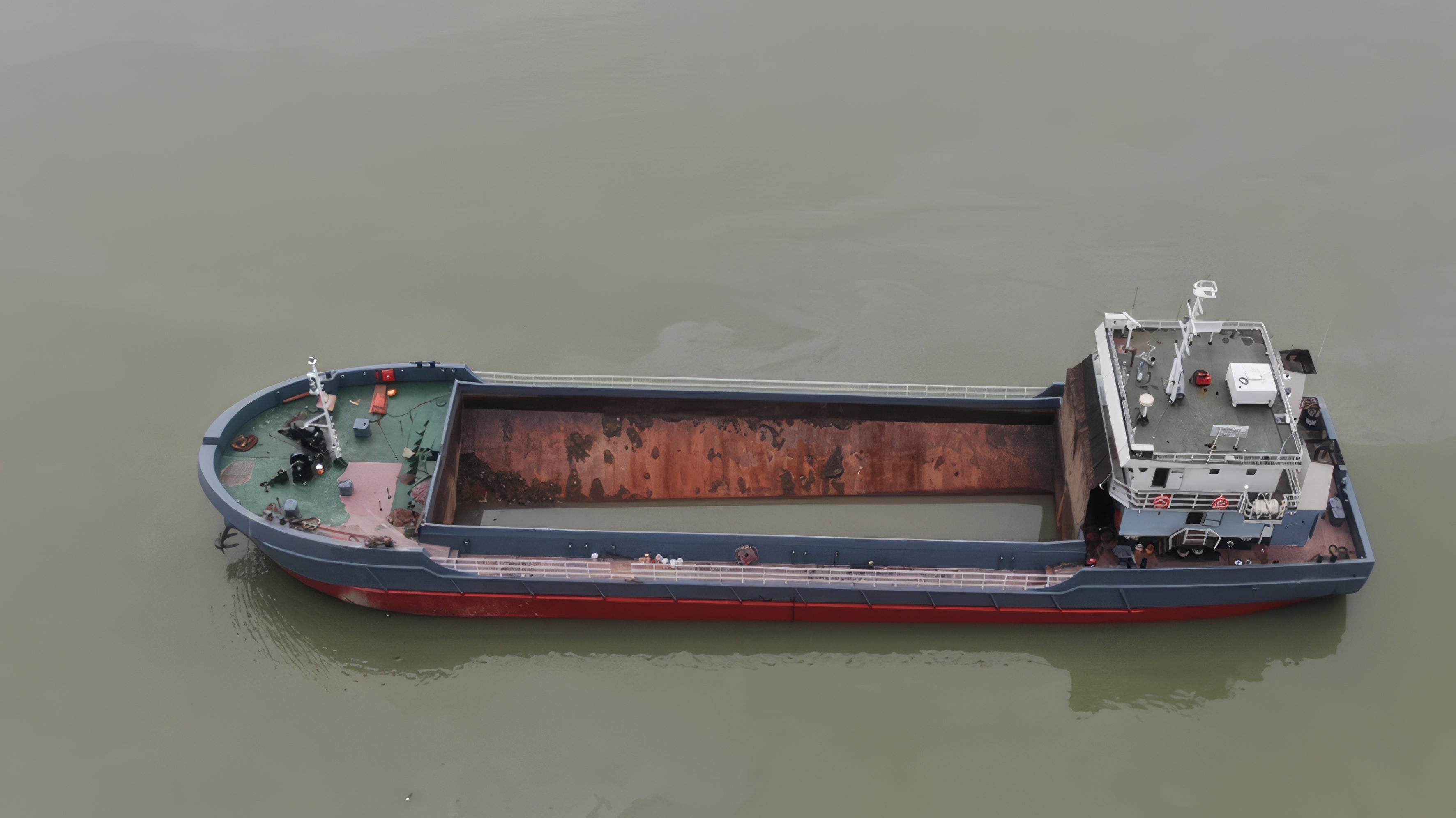 BARGE À TRÉMIE SPLITÉE DE 950 m3