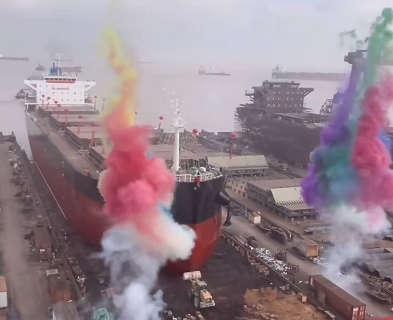 喜迎新航程！江苏海中洲船业为35000载重吨散货船隆重举行吉水仪式